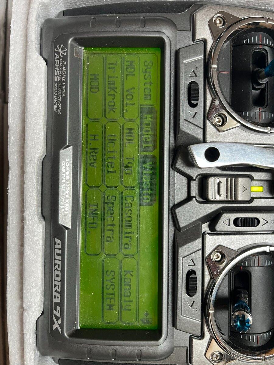 Hitec AURORA 9X 9-kanálová 2.4GHz vysílačka - 5