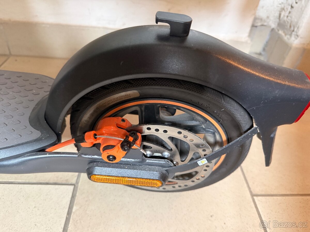 Ninebot by Segway - F40E - téměř nová elektrokoloběžka - 5