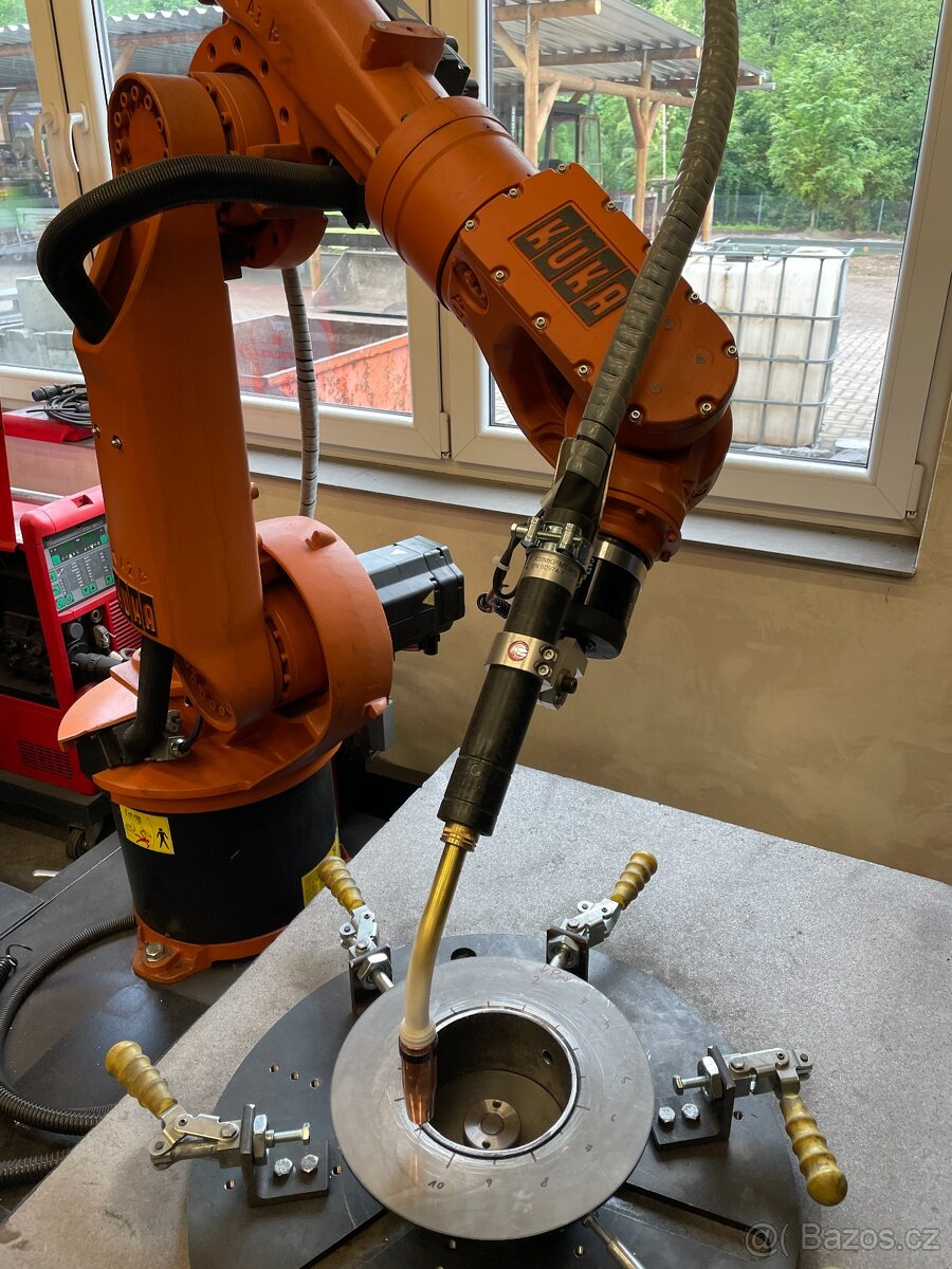 Svařovací rameno KUKA po celkové repasy - 5