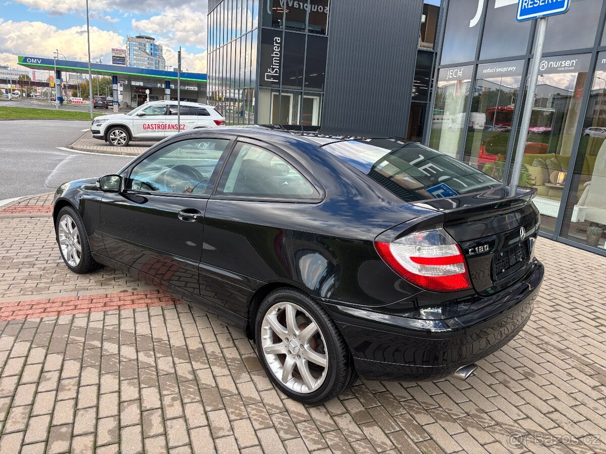 Mercedes-Benz Třídy C 180i Kompresor kupé - 5