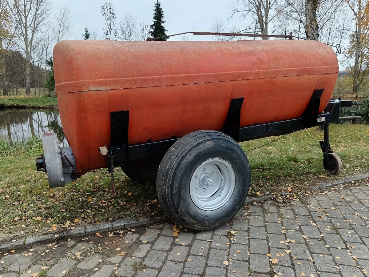 Laminátový fekál, cisterna, nádrž na vodu o objemu 4.000l - 5