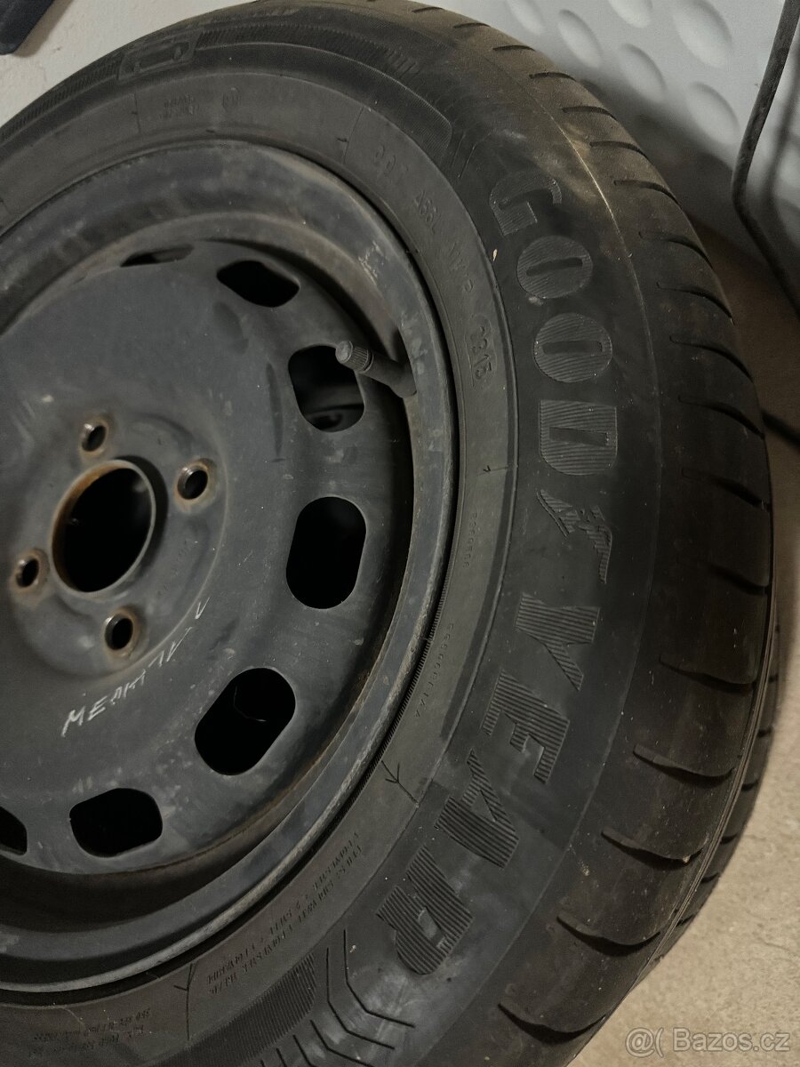 Prodám celá kola z mého starého auta - 5