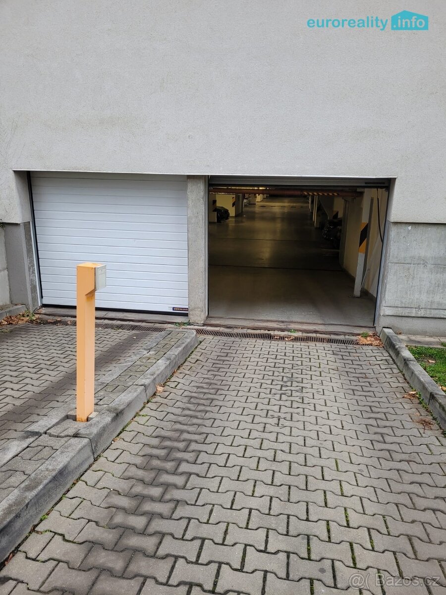 Pronájem, garážové stání, Praha 10, ul. Názovská - 5