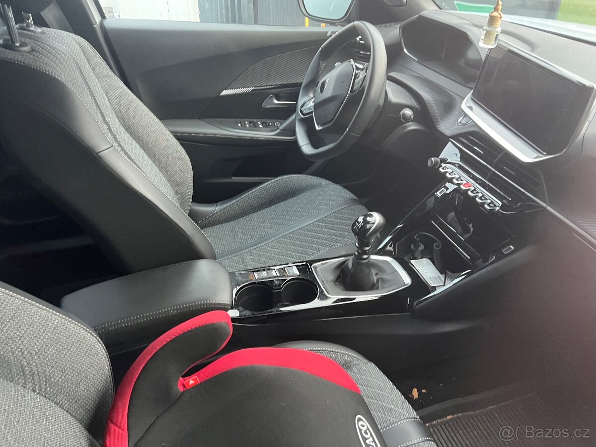 Prodám Peugeot 2008 ALLURE 1.2 pure tech Rv.2024 - 5