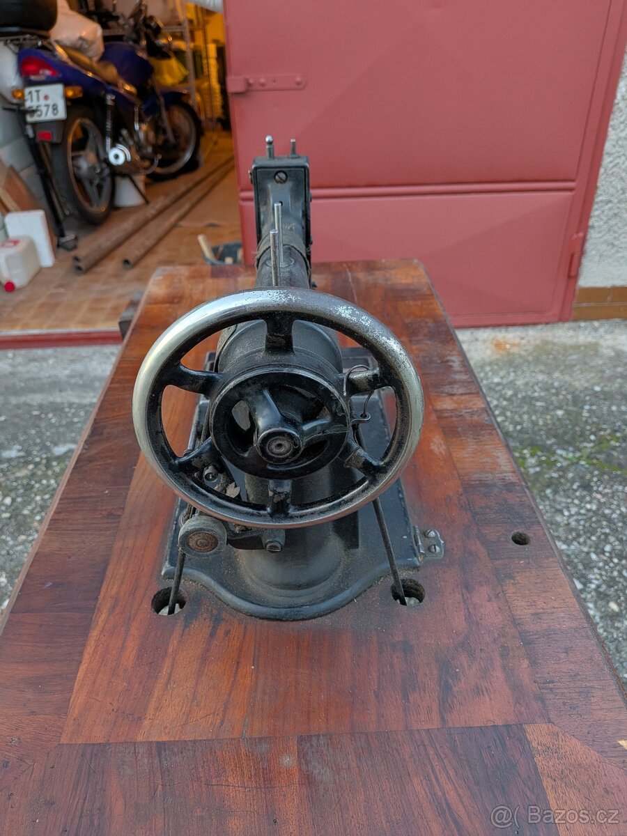 Prodám šicí stroj White - 5