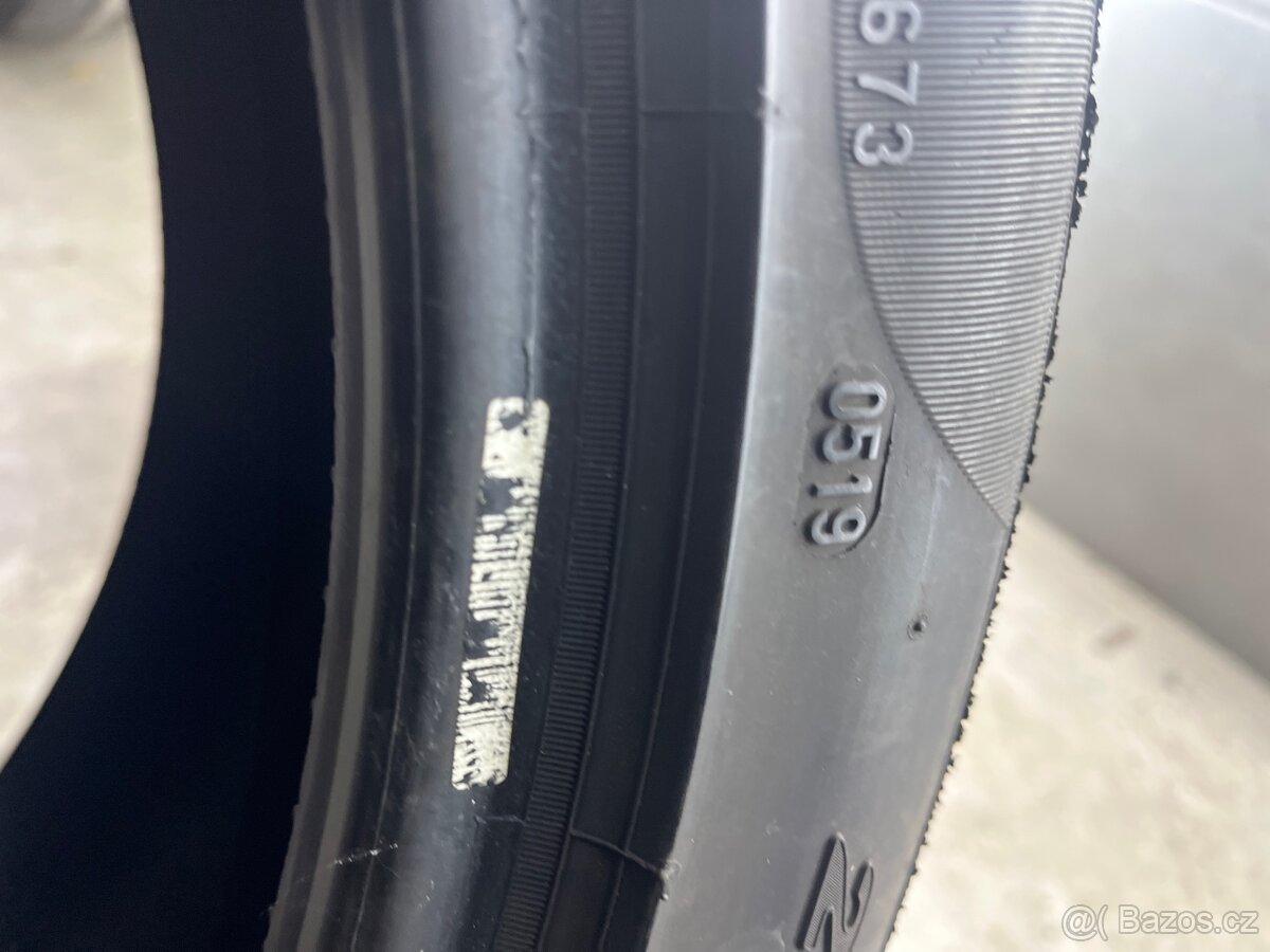 Letní pneu 235/45/20 - 5