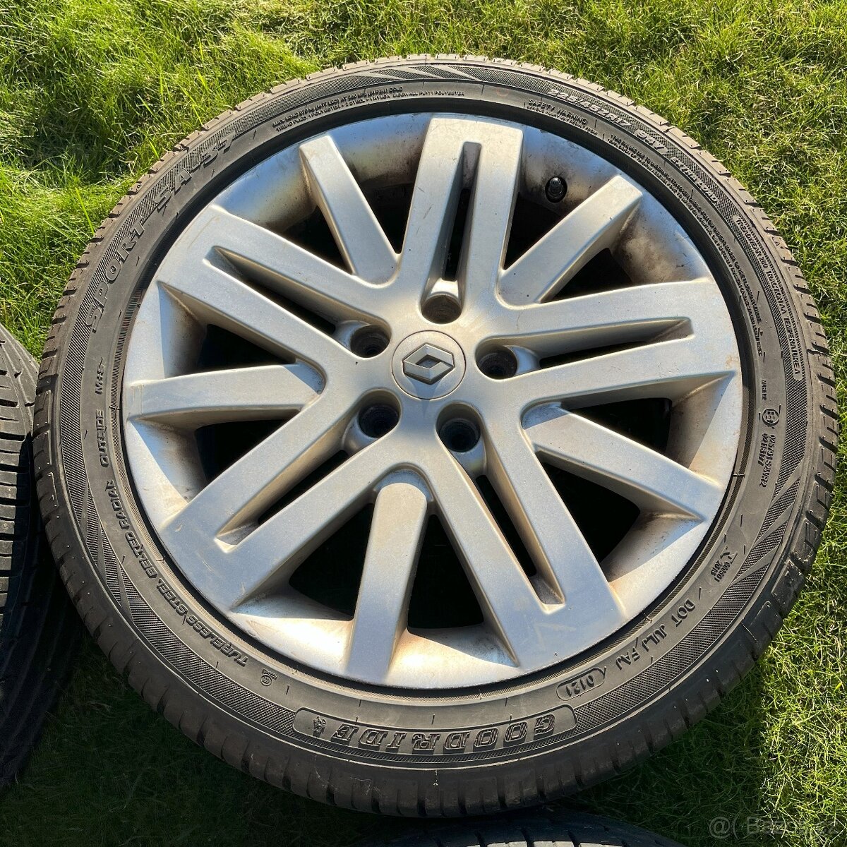 ALU KOLA R17 5x108 , Orig. Renault , Pneu 6mm 225/45/R17 - 5