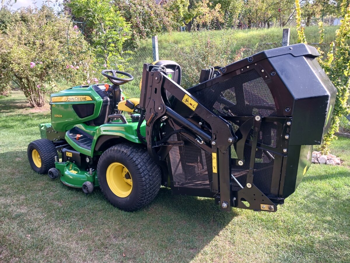 Zahradní traktor John Deere X950R s vysokým výsypem - 5