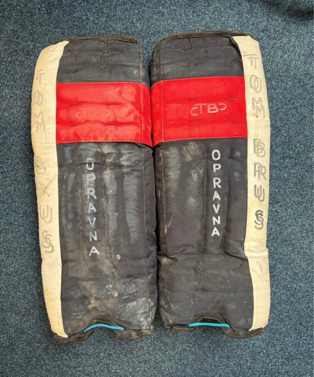 Retro hokejová výstroj - 5