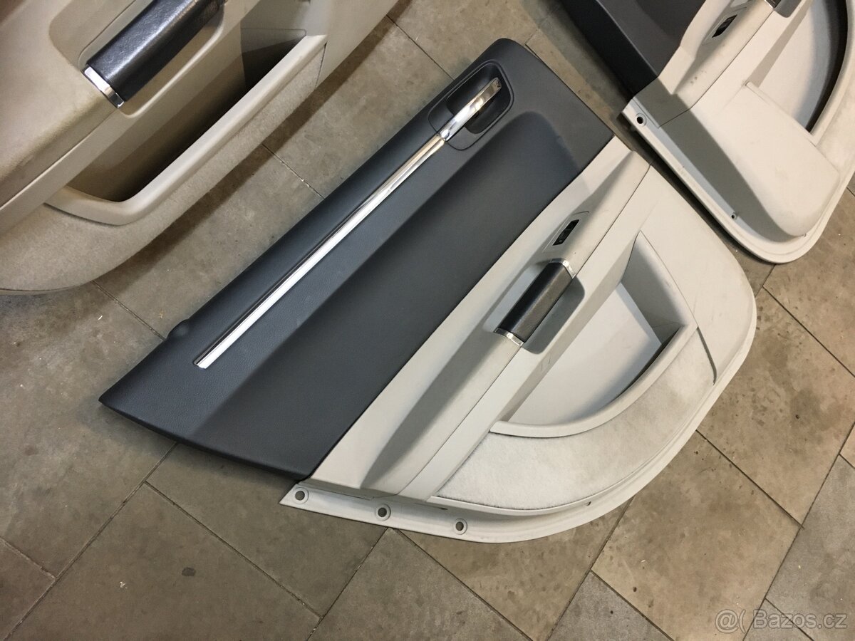 Chrysler 300C obložení dveří. - 5