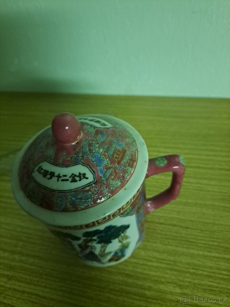 Hrnek s poklopem - 5