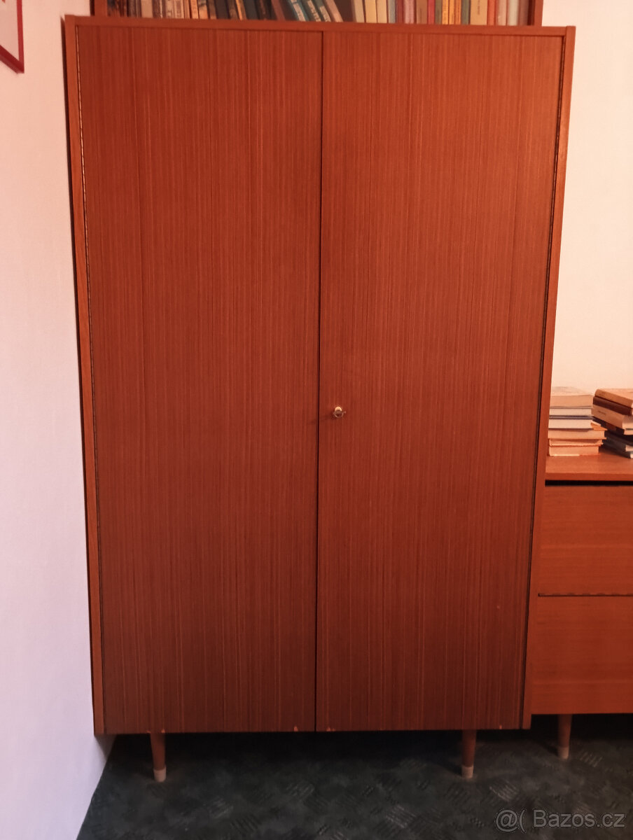 2 peřiňáky,2 skříňky, skříň sektor - 5