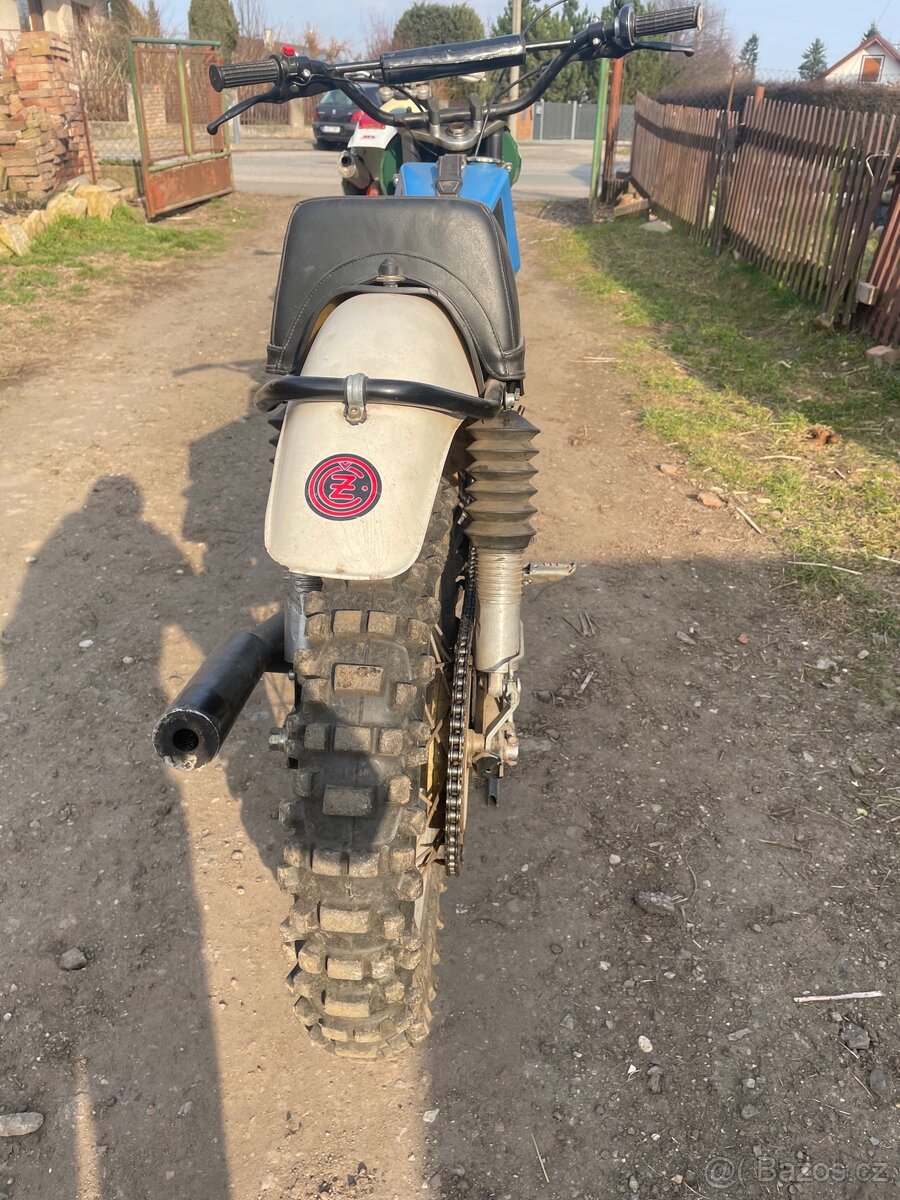 ČZ 250 motorka - 5