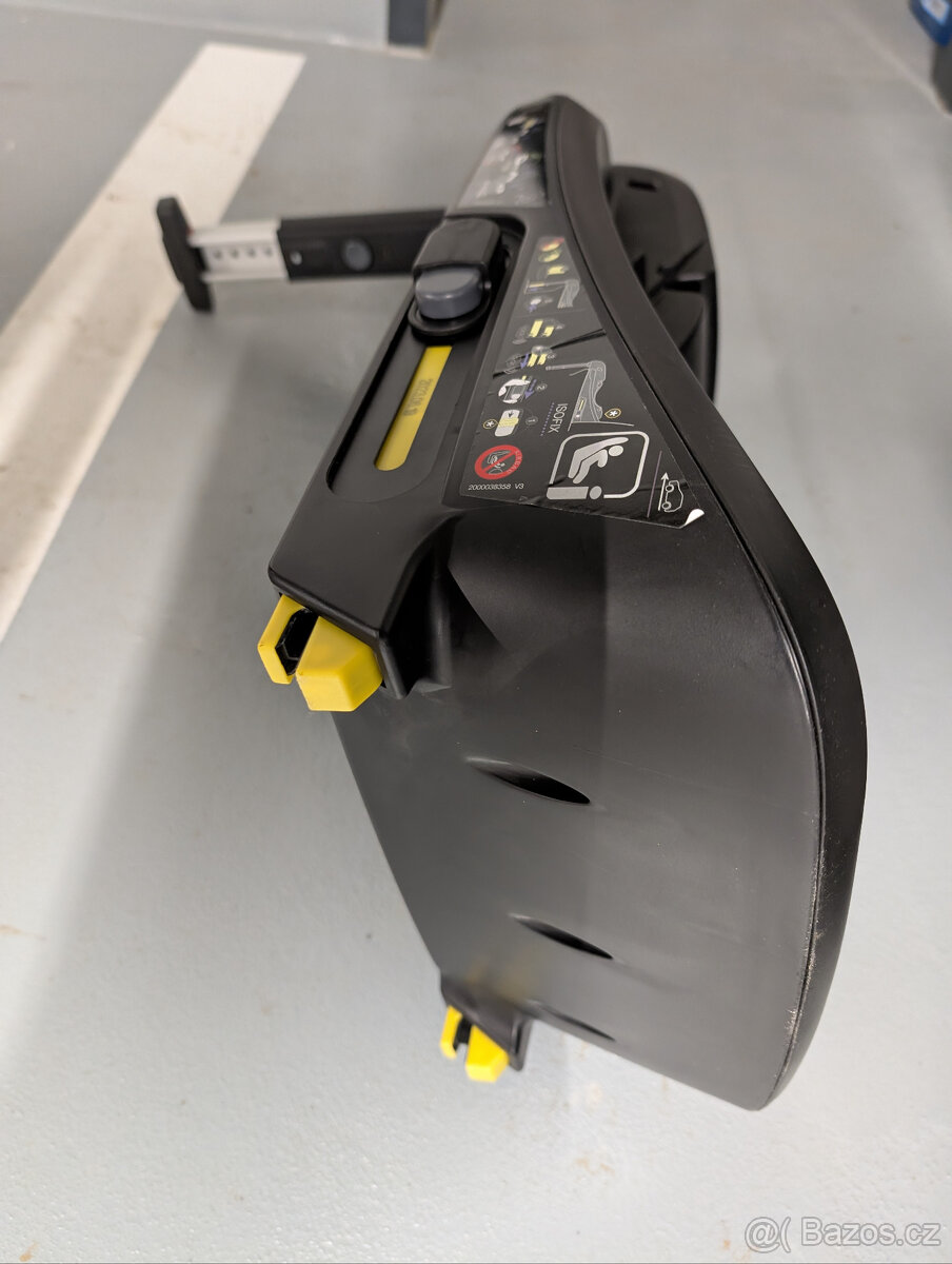 Dvě autosedačky vajíčko se základnami - 5