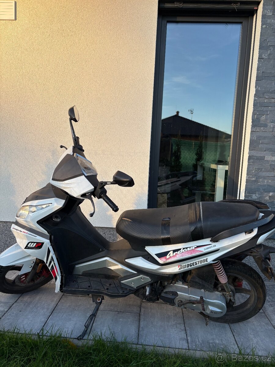 Skútr Maxon Ardour JJ50QT-23 – 50 ccm - 5