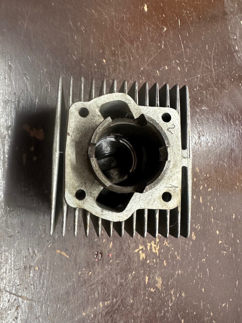 Predám orig. nový valec babetta 207+piest, uloženka - 5