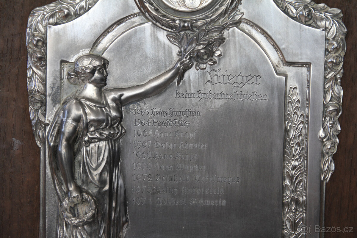 závěsný secesní reliéf plastika socha žena střelba - 5