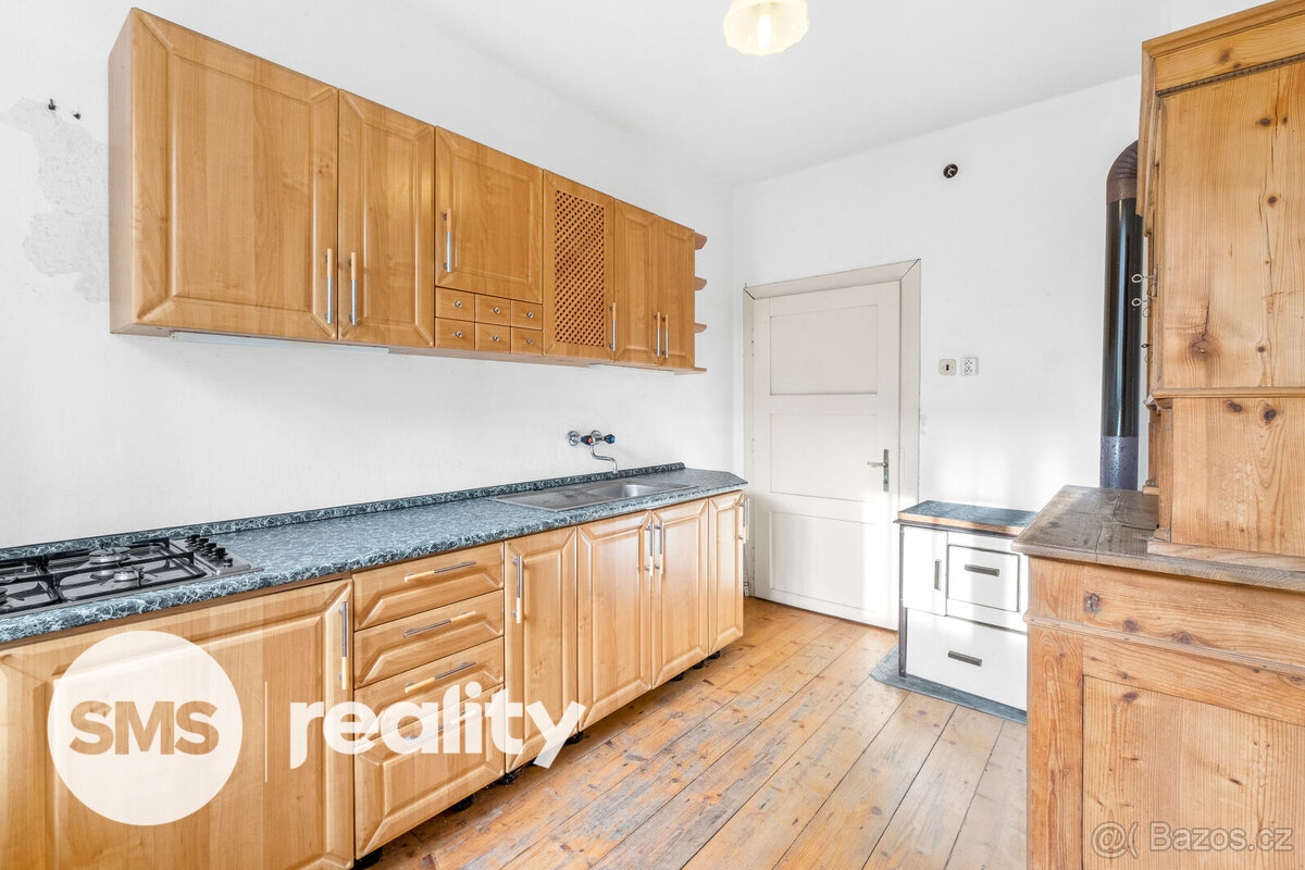 Samostatný rodinný dům, 9+2, pozemek 1352 m2, vodní nádrž Se - 5