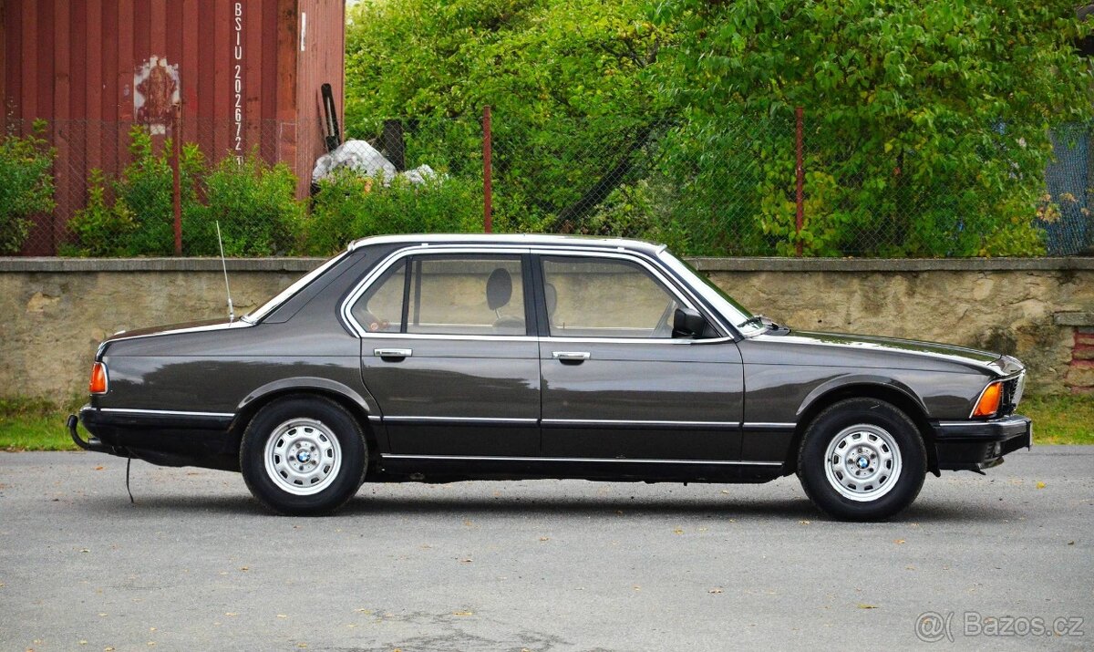 BMW 735i E23 z roku 1985 - 5