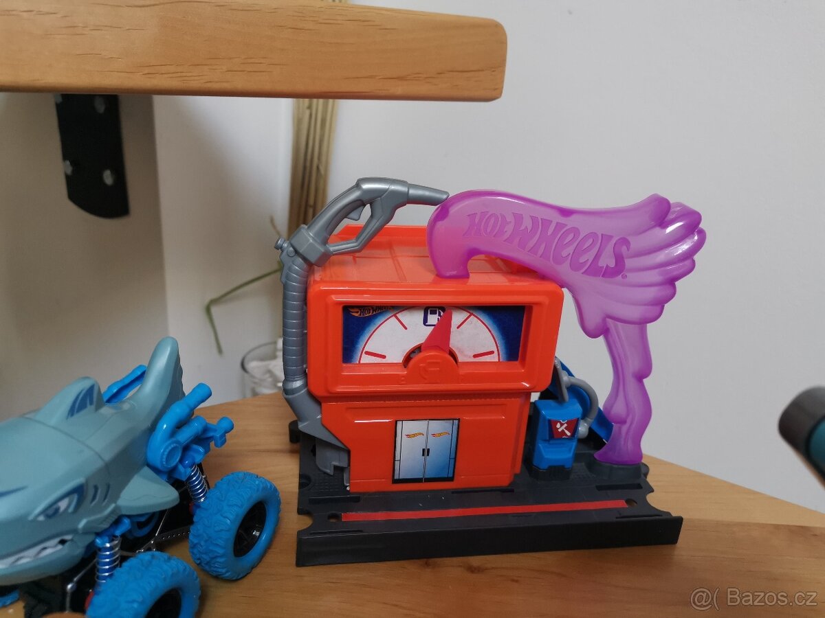 Monster Jam + HotWheels benzínka - 5
