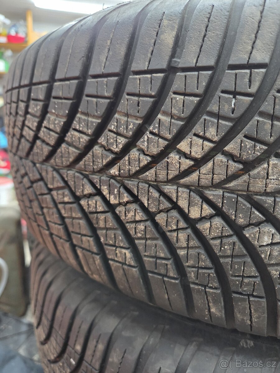 Goodyear Vector 4 seasons 235/65/17 - 5