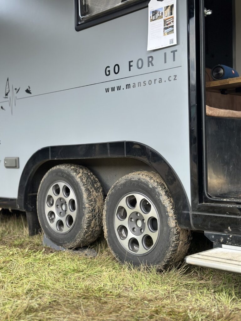 OBYTNÝ VLEK MANSORA by Bratra 2022 - SLEVA - 5