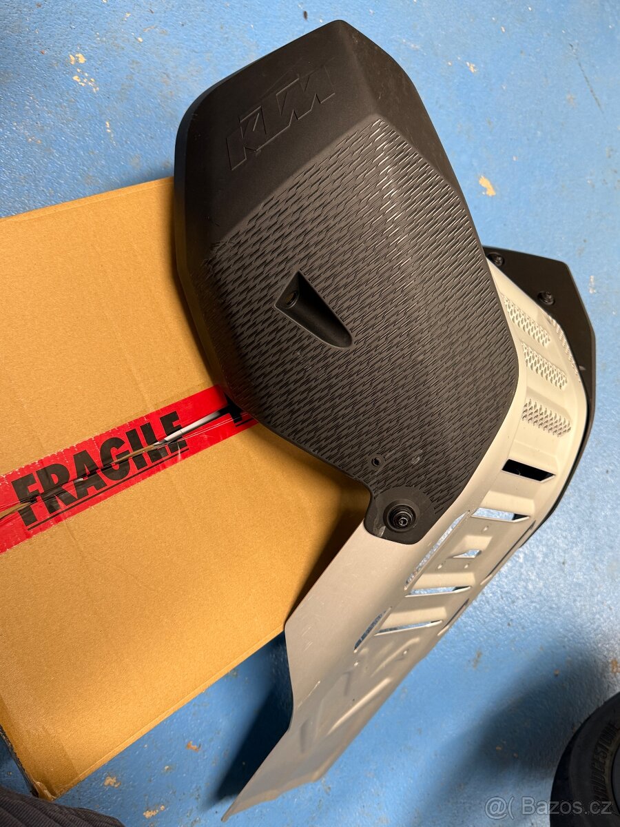 KTM 890 adv, originál kryt motoru - 5