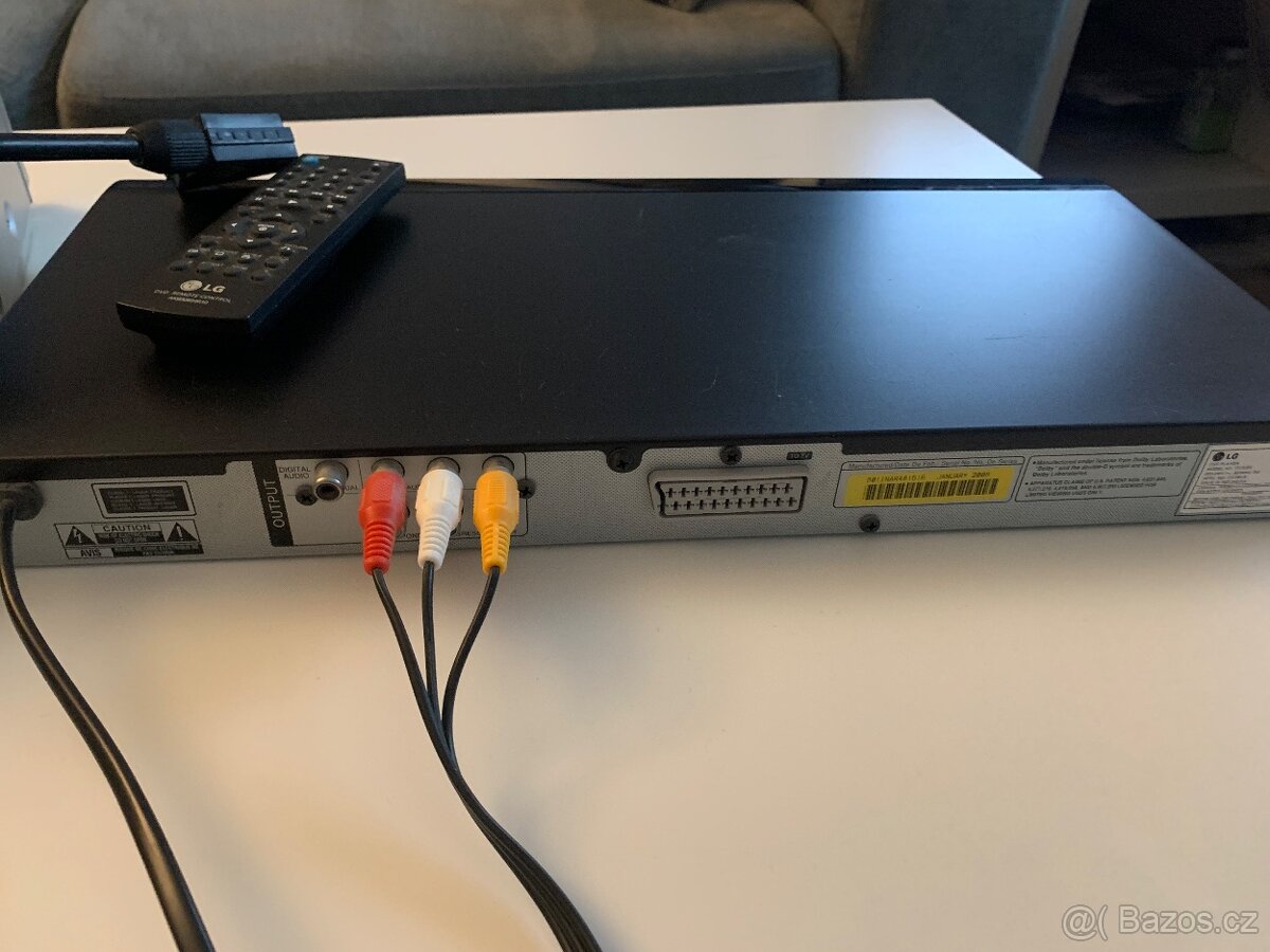 Videorekordér Funai, model 29D-864 a DVD přehrávač LG DVX 38 - 5