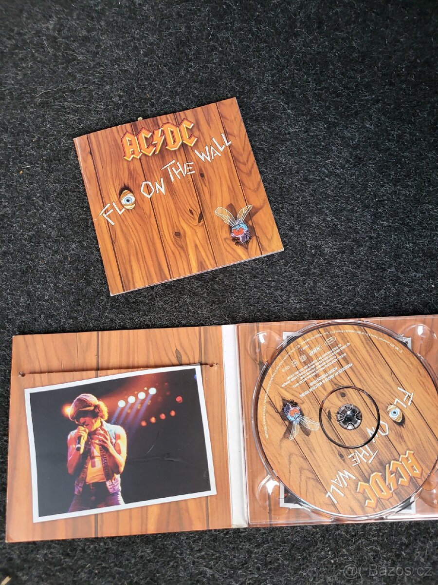 AC DC flon the wall - 5
