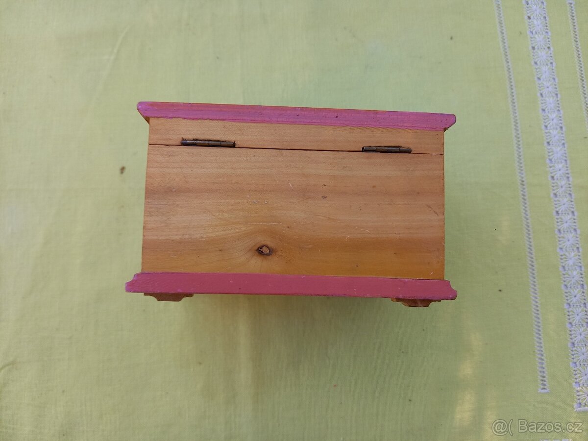 Malá starodávná malovaná truhlička/šperkovnice/krabička - 5