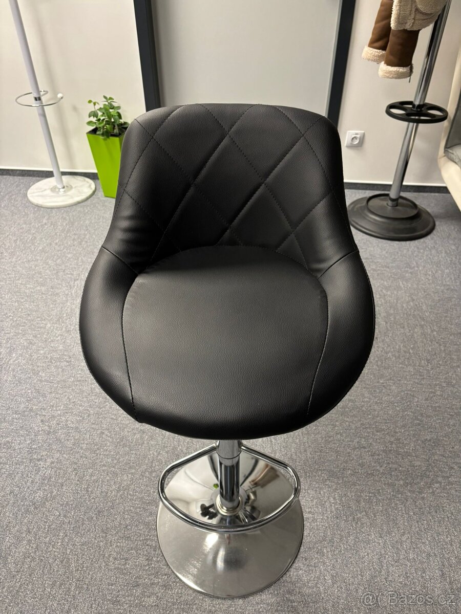 Skleněný stůl + barové černé židle - více kusů - 5