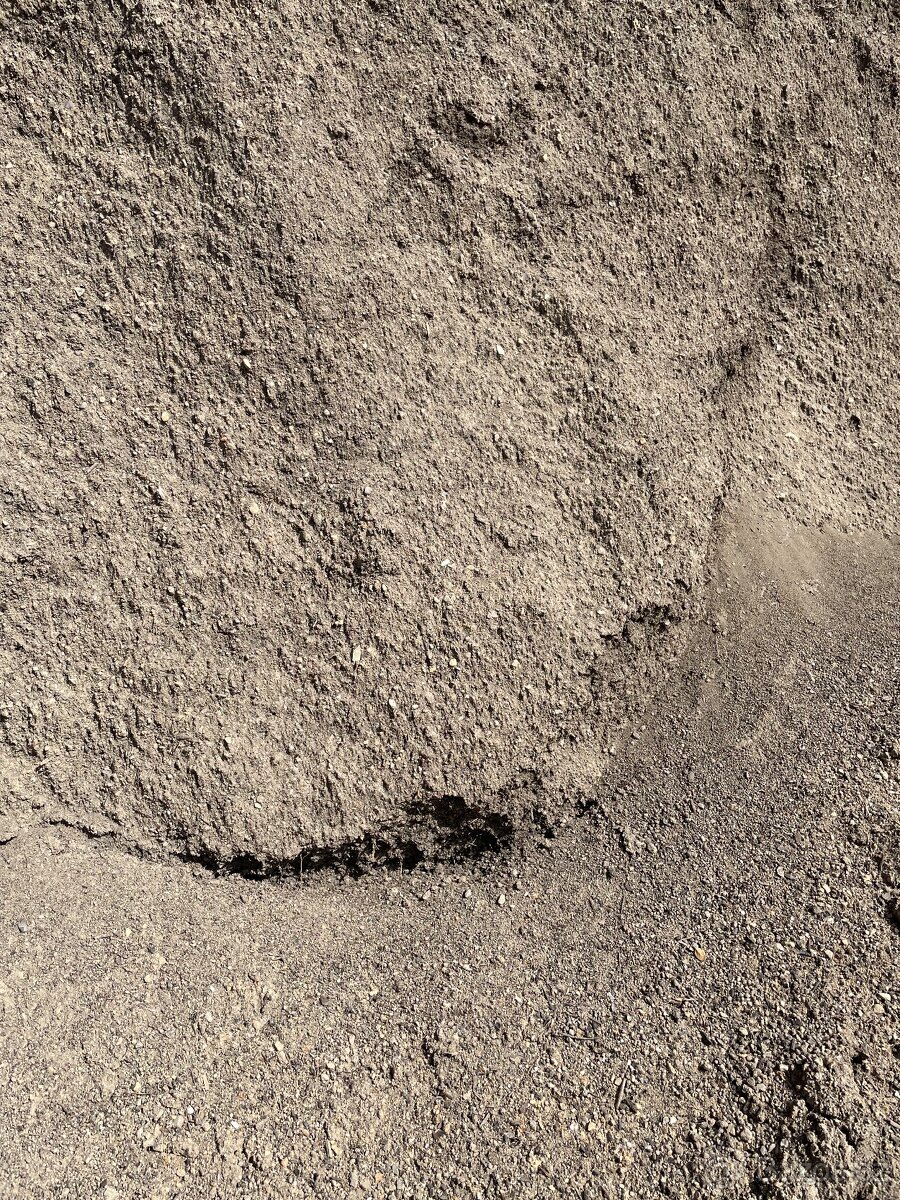 Zemina prosátá, tříděný a netříděný kompost. - 5