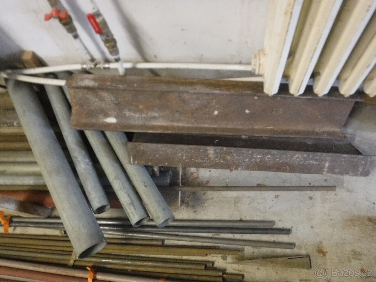 Různý kovový materiál - 5