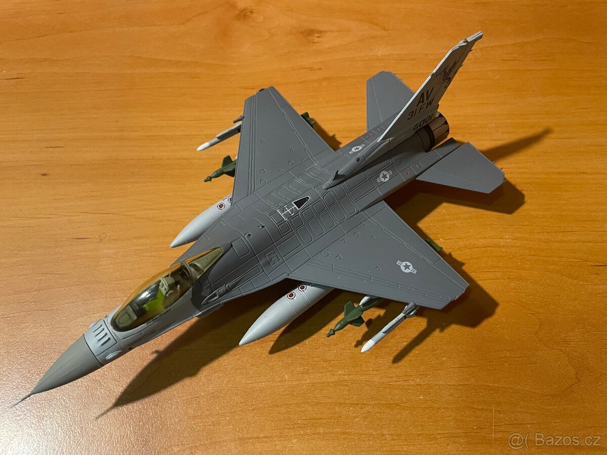 F-16 Fighting Falcon - model letadla 1:72 - 5
