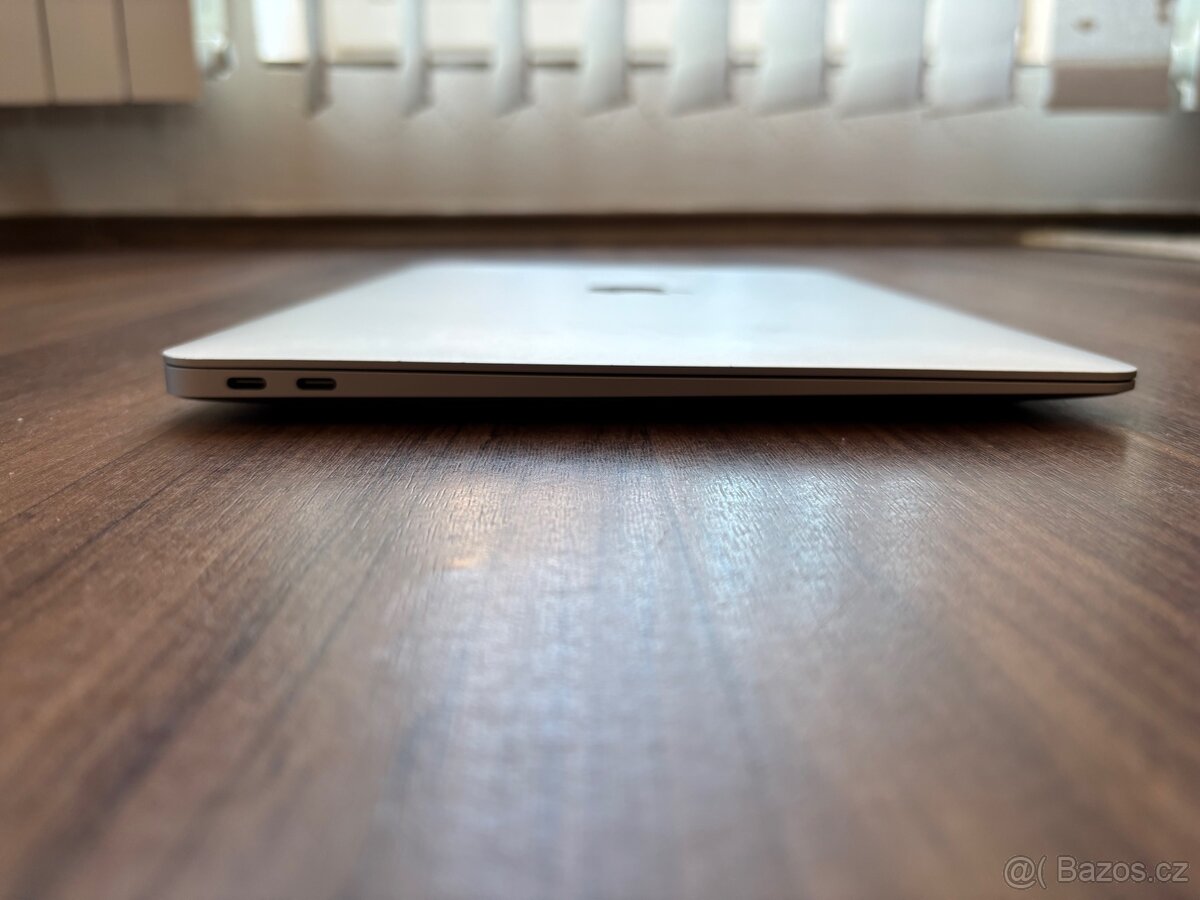 Macbook Air 13” 2020 M1 stříbrný TOP - 5