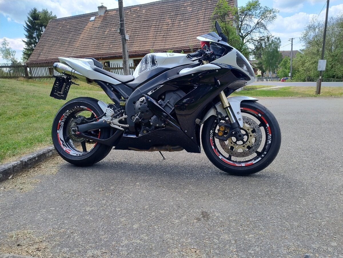Yamaha R1 - 5
