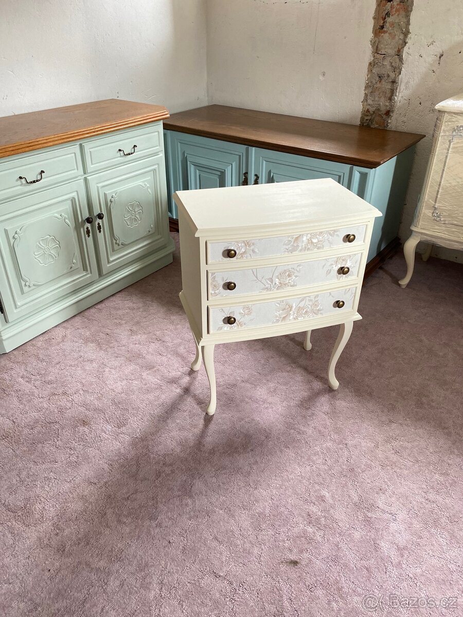 Šuplíková komoda a taburet - 5