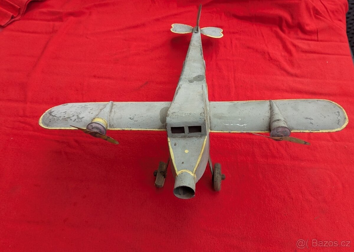 Stará plechová hračka z 1 republiky model letadla - 5