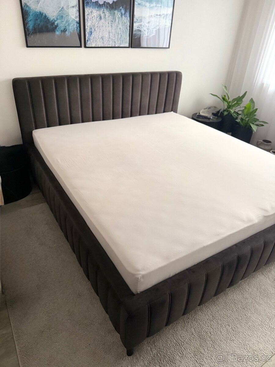 Čalouněná postel - 5