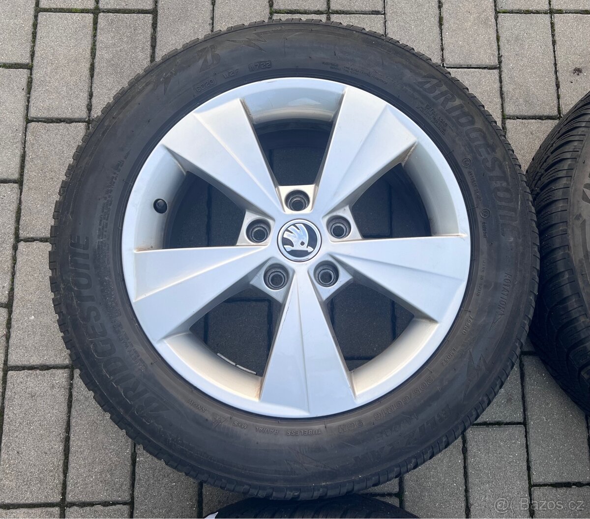 Octavia - 16" Velorum + zimní 205/60 Bridgestone - 5