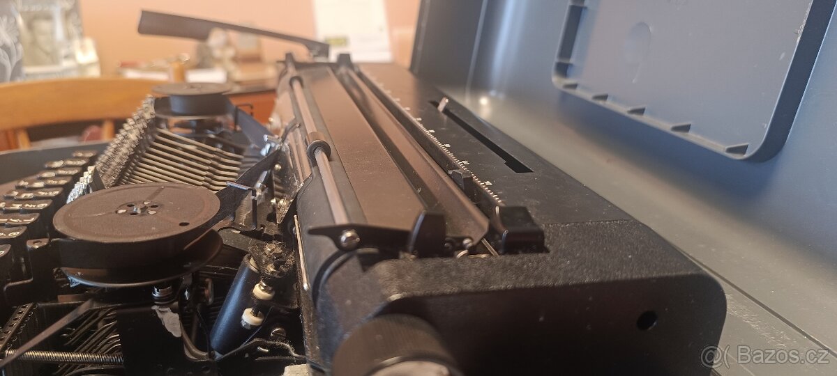 Mechanický psací stroj REMAGG v originálním kufru - 5