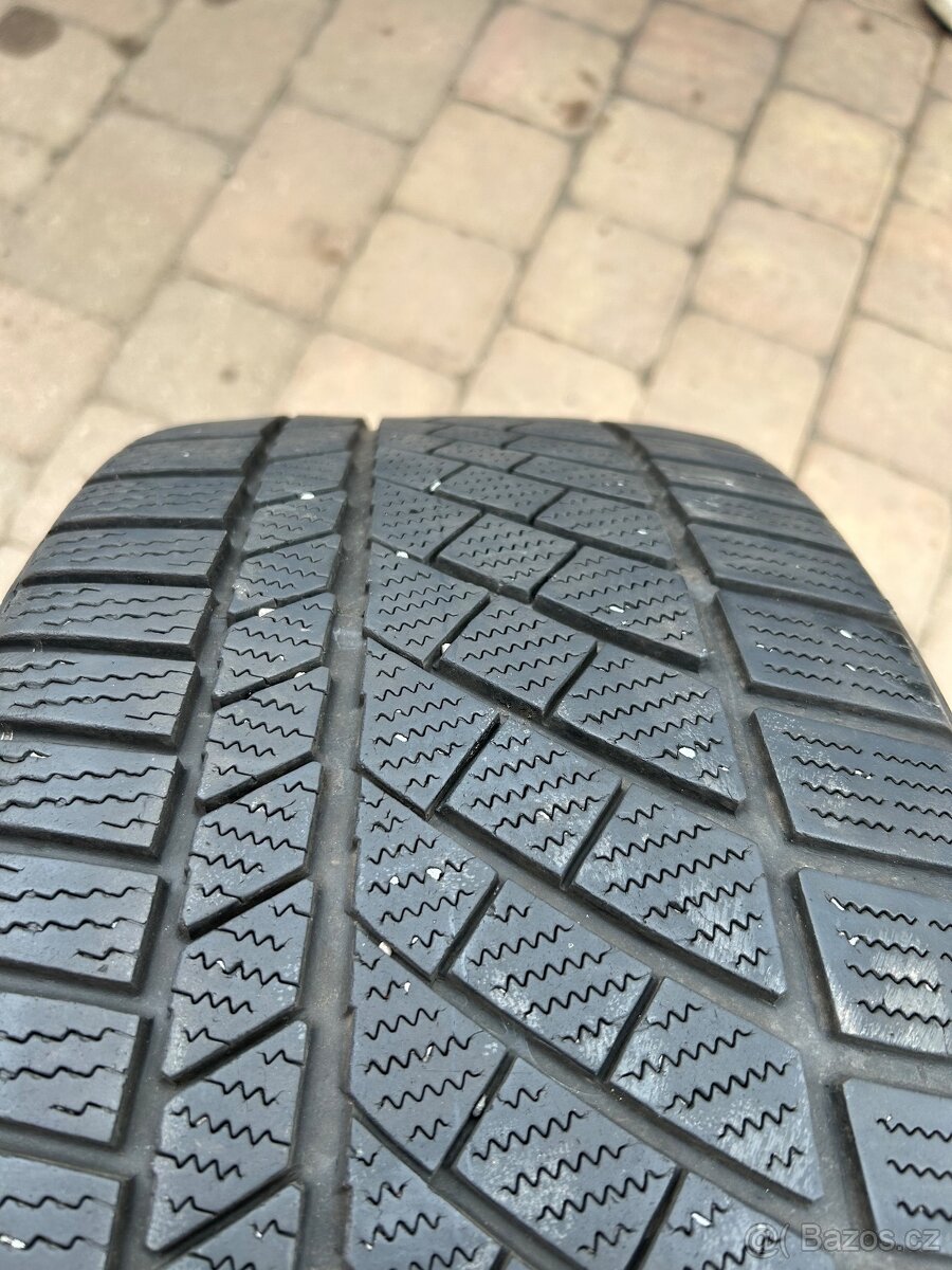 Pneu zimní 245/35 R19 - 5