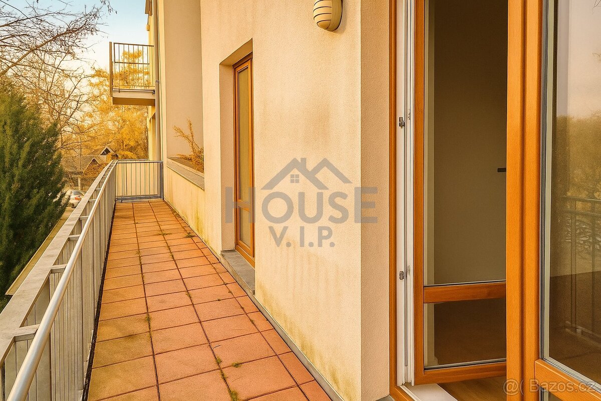 Prodej bytu 3+kk, 83,2 m² + lodžie a balkon, s garářovým stá - 5