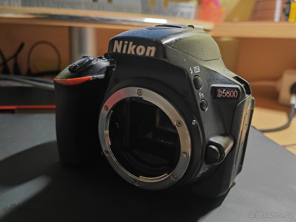 Nikon D5600 a objektiv Nikon 18-300 mm - 5