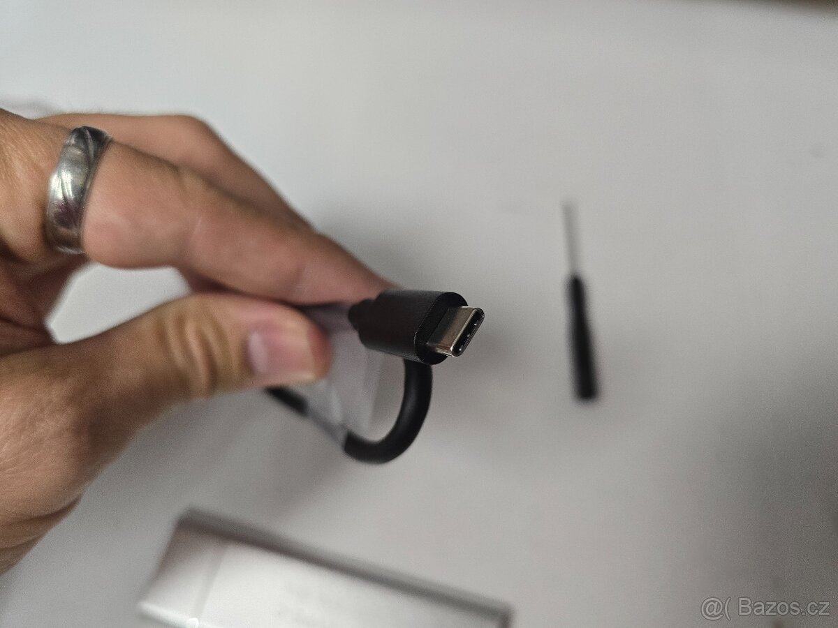 USB adaptér pro M.2 NVME SSD šedý nový - 5