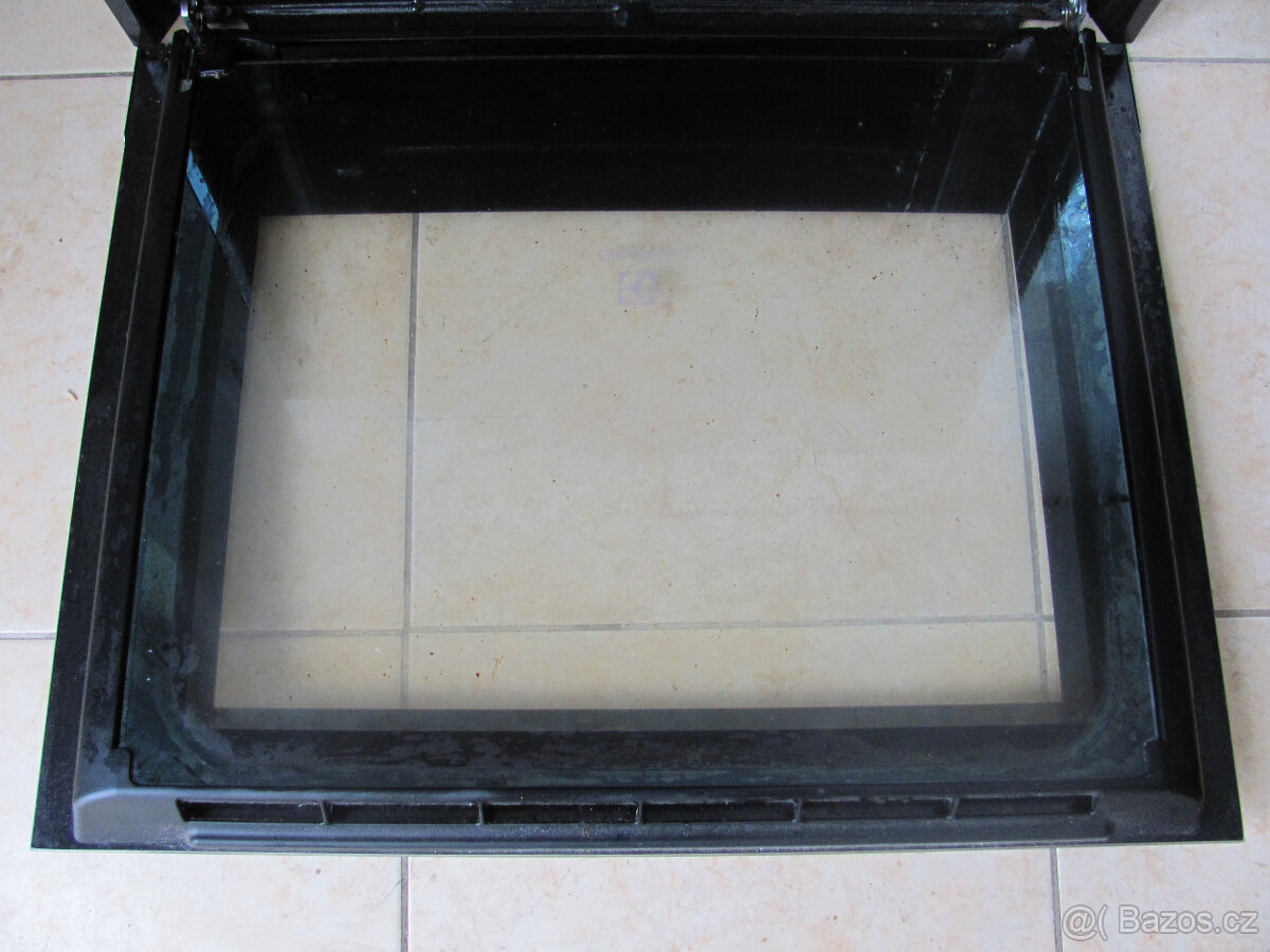 MULTIFUNKČNÍ VESTAVNÁ TROUBA ELECTROLUX - GRIL - 5