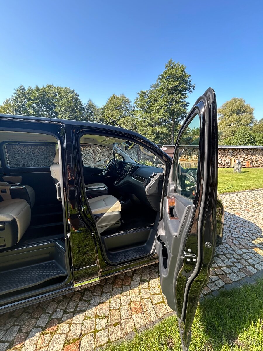 Toyota Granvia Premium