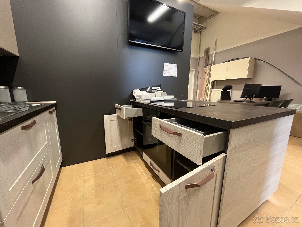 Expoziční kuchyňská linka Oresi, sleva 60% - 5