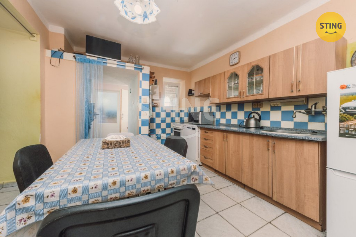 Nabízíme k prodeji rodinný dům o dispozici 5+1 v obc, 132992 - 5