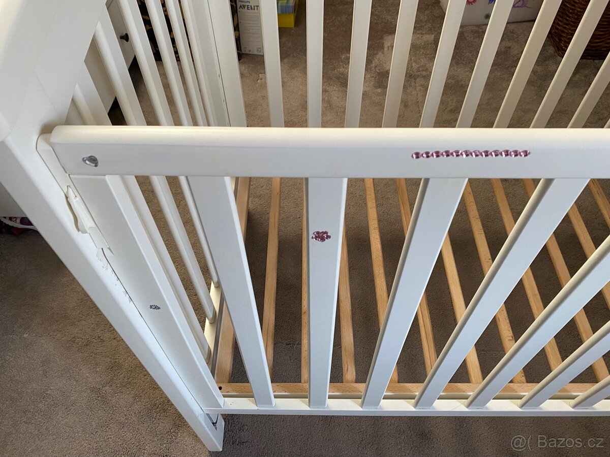 Bílá dřevěná postýlka - 5